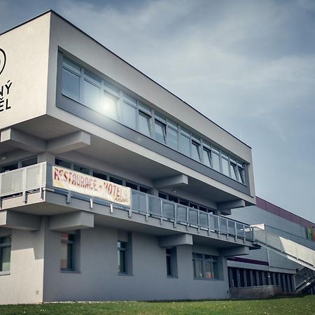 Cerny Andel Hotel Most Exterior photo